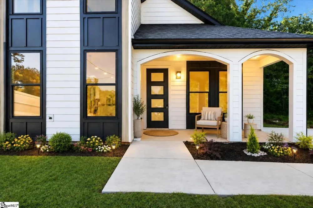 579 Bee Street Spartanburg, SC 29303