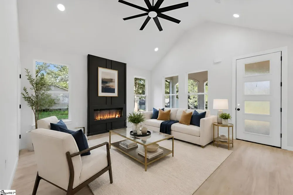 579 Bee Street Spartanburg, SC 29303