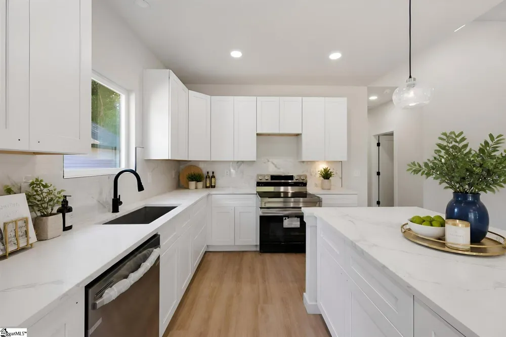 579 Bee Street Spartanburg, SC 29303