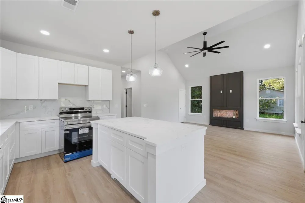 579 Bee Street Spartanburg, SC 29303