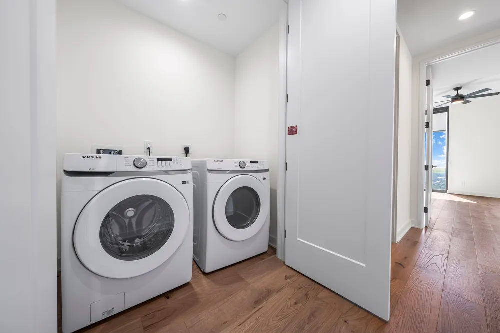 84 East Avenue #3206 Austin, TX 78701