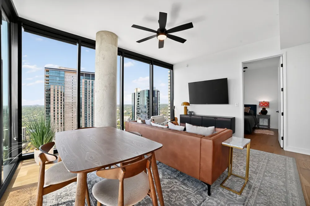84 East Avenue #3206 Austin, TX 78701