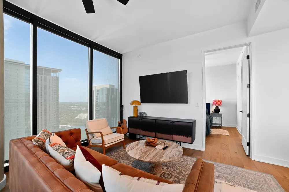 84 East Avenue #3206 Austin, TX 78701