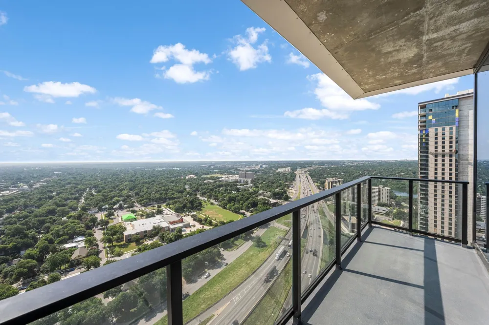 84 East Avenue #3206 Austin, TX 78701