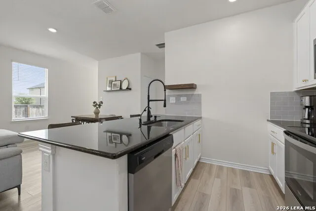 4831 Park Cape Marion, TX 78124