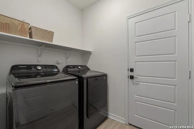 4831 Park Cape Marion, TX 78124