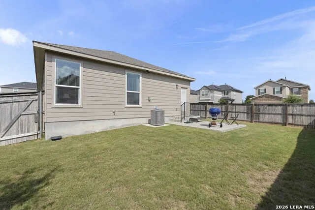 4831 Park Cape Marion, TX 78124