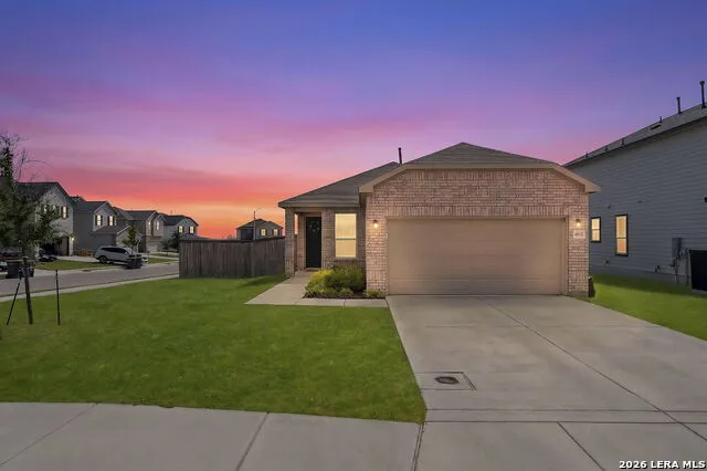 4831 Park Cape Marion, TX 78124