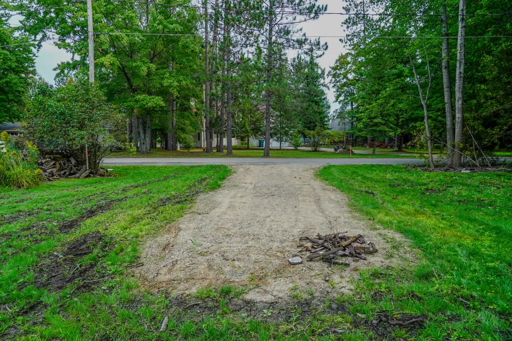 203 Atwood Drive Prudenville, MI 48651