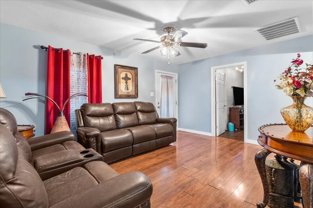 2801 Crystal Drive Balch Springs, TX 75180