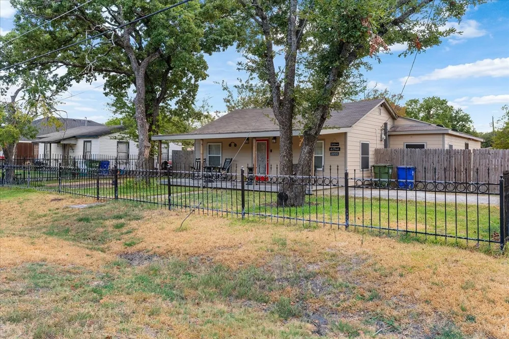 2801 Crystal Drive Balch Springs, TX 75180