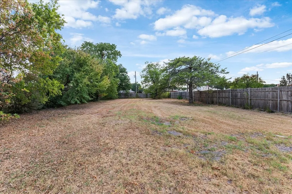 2801 Crystal Drive Balch Springs, TX 75180
