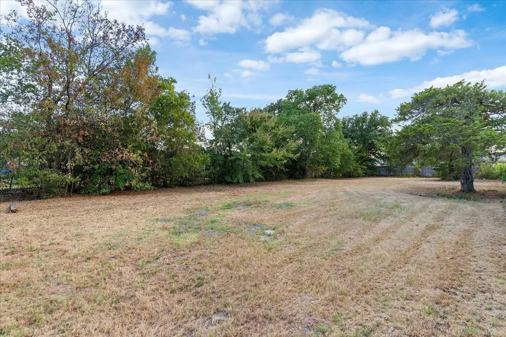 2801 Crystal Drive Balch Springs, TX 75180