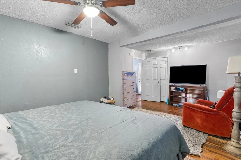 2801 Crystal Drive Balch Springs, TX 75180
