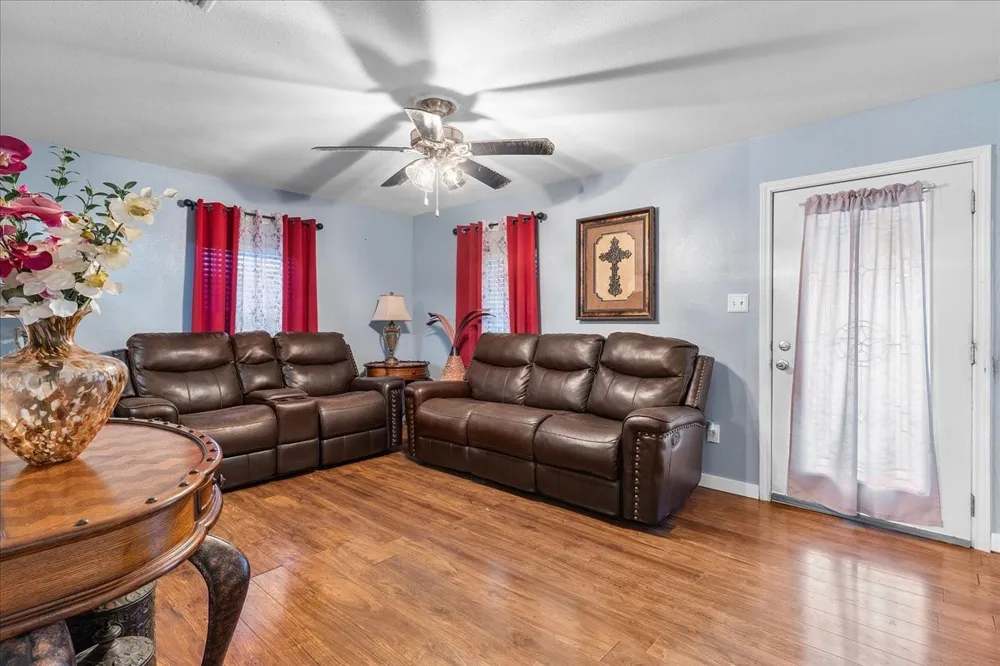 2801 Crystal Drive Balch Springs, TX 75180