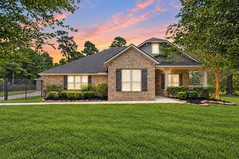 8996 Wind Jammer Lane Montgomery, TX 77316