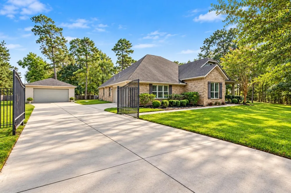 8996 Wind Jammer Lane Montgomery, TX 77316