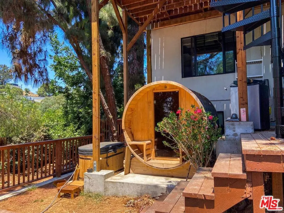 1933 Lemoyne Street Los Angeles, CA 90026