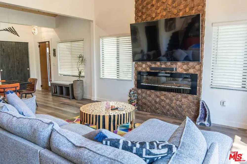 1933 Lemoyne Street Los Angeles, CA 90026