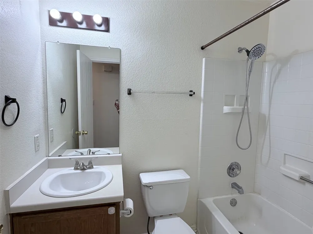 612 Elizabeth Lane Bastrop, TX 78602
