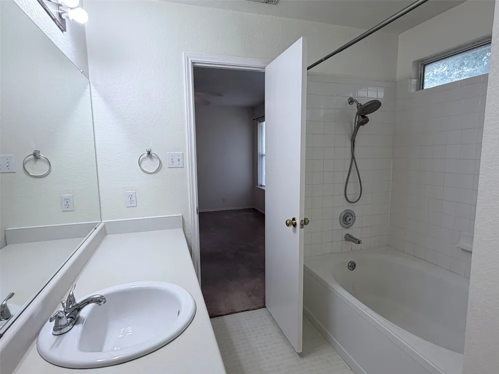 612 Elizabeth Lane Bastrop, TX 78602