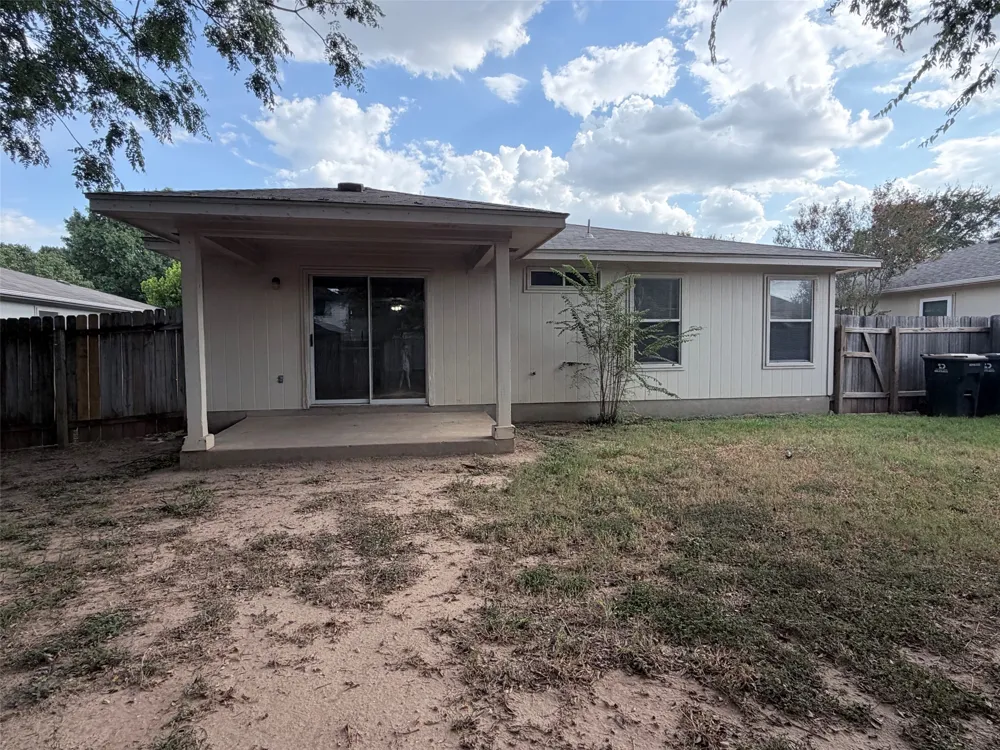 612 Elizabeth Lane Bastrop, TX 78602