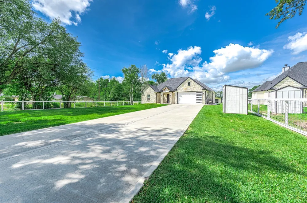 8032 Short Road Needville, TX 77461