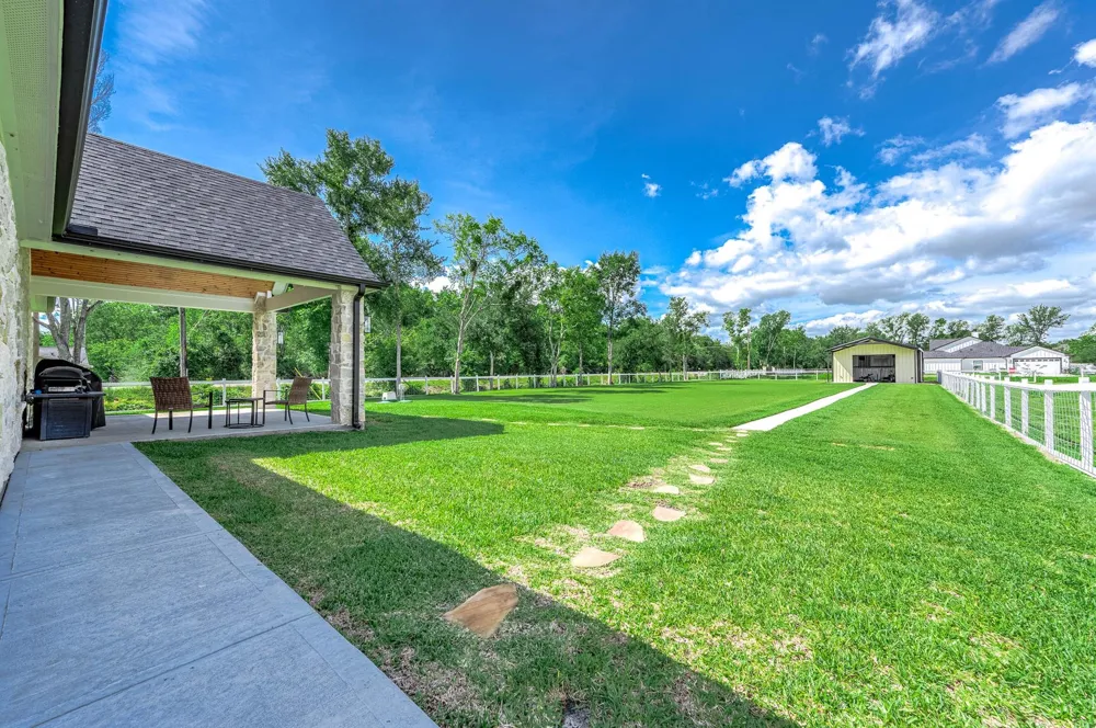 8032 Short Road Needville, TX 77461
