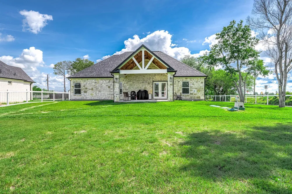 8032 Short Road Needville, TX 77461