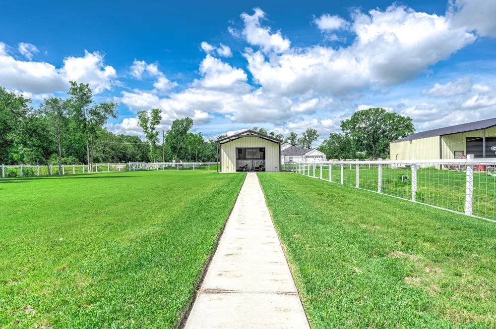 8032 Short Road Needville, TX 77461