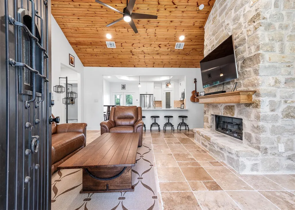 8032 Short Road Needville, TX 77461
