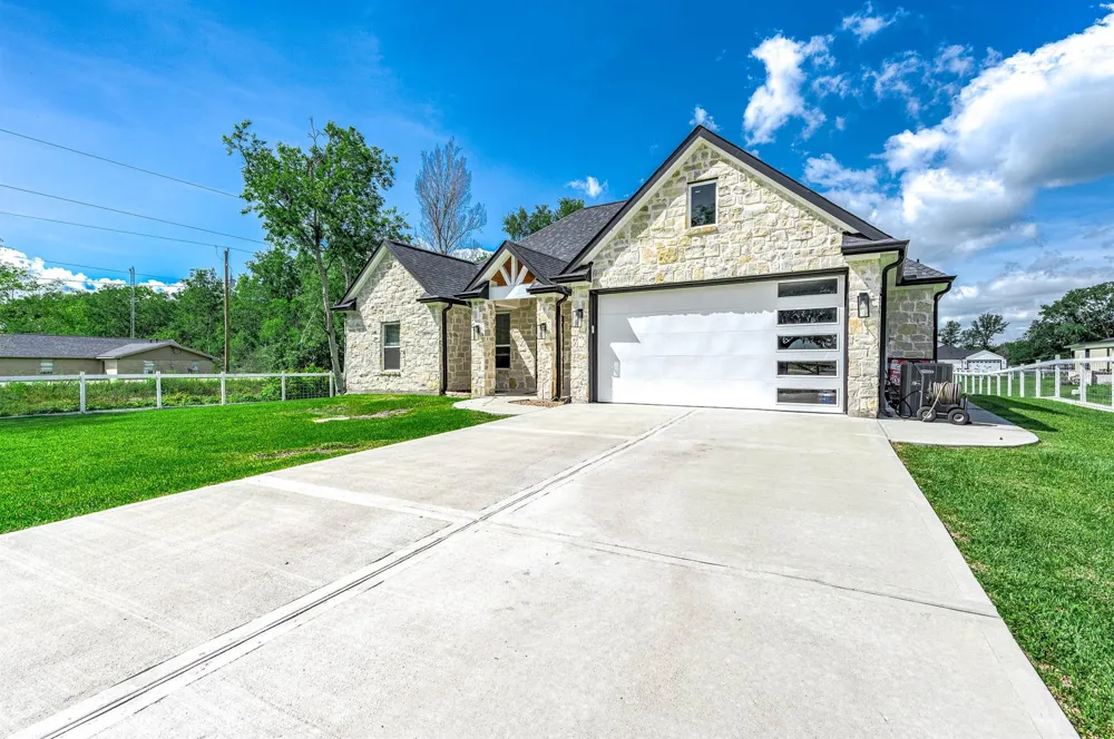 8032 Short Road Needville, TX 77461