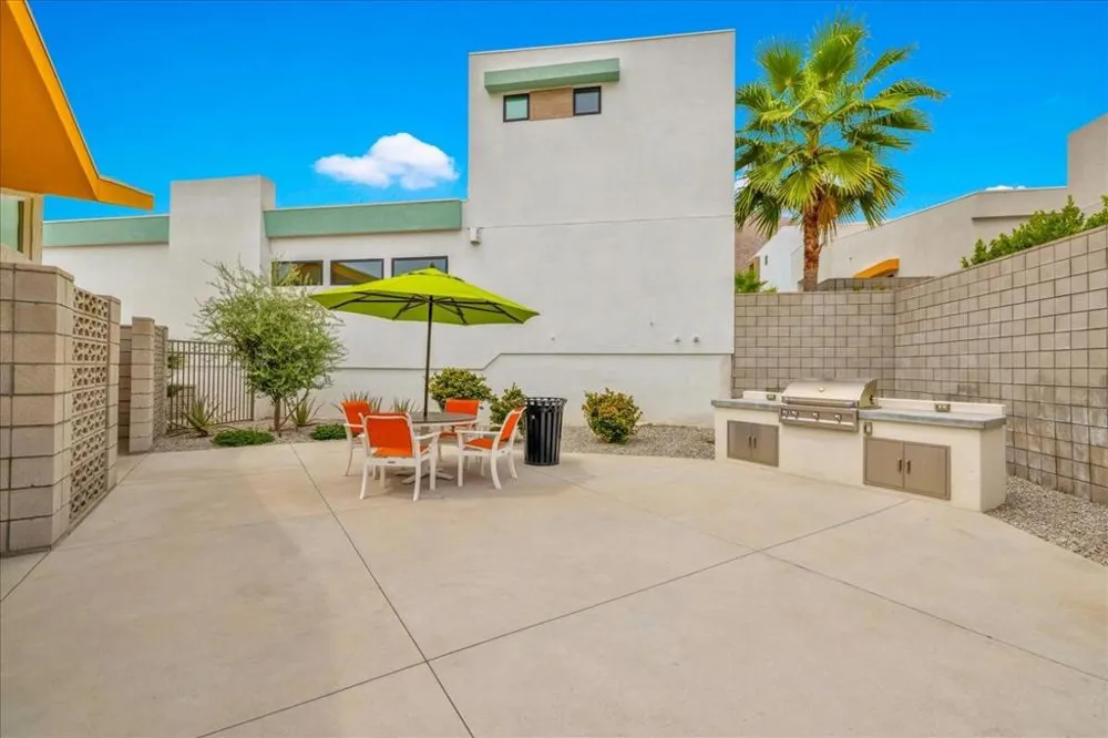 732 Obsidian Loop E Palm Springs, CA 92264