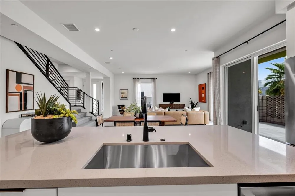 732 Obsidian Loop E Palm Springs, CA 92264