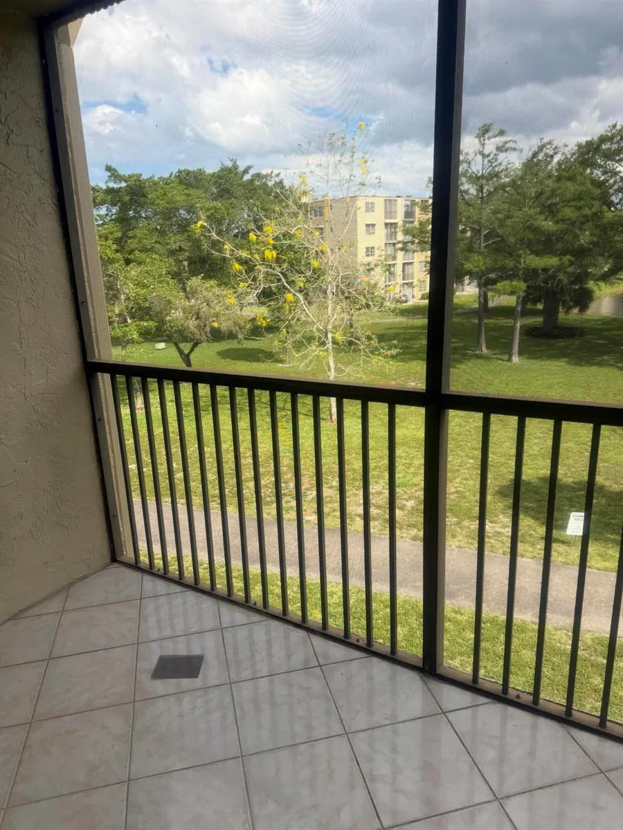 7710 NW 50th Street #304 Lauderhill, FL 33351