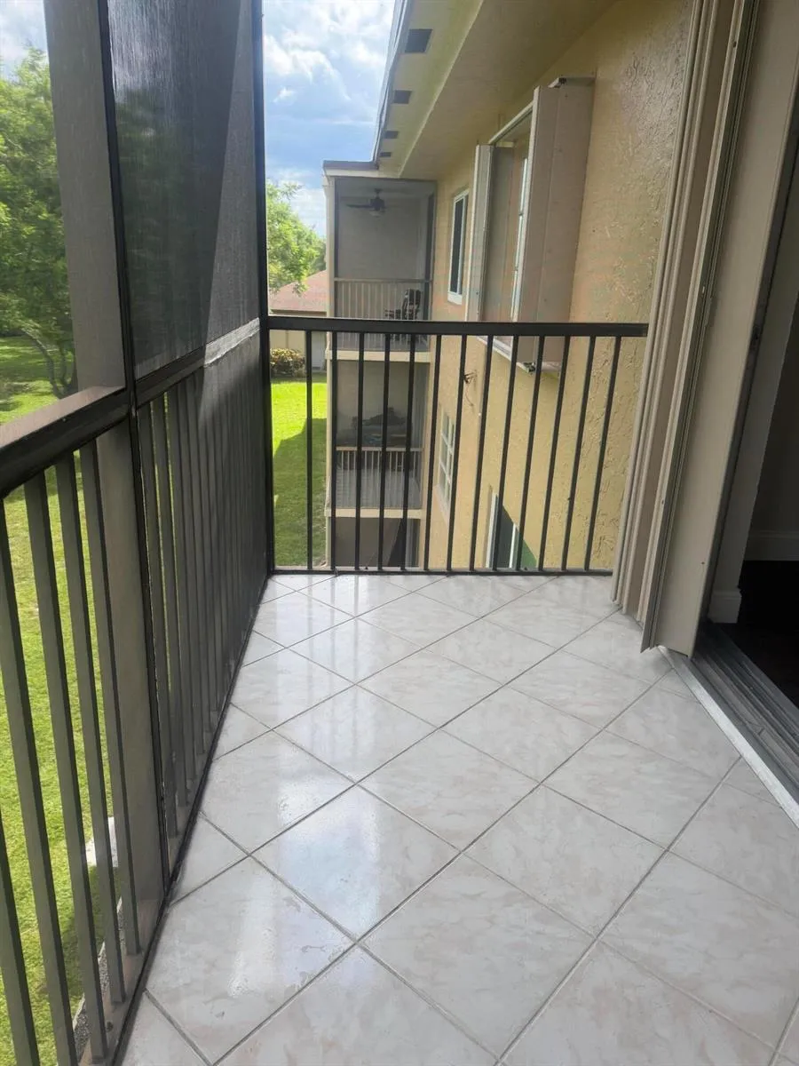 7710 NW 50th Street #304 Lauderhill, FL 33351