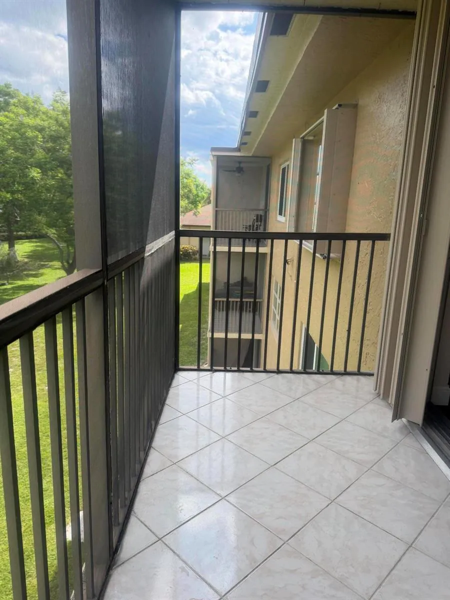 7710 NW 50th Street #304 Lauderhill, FL 33351