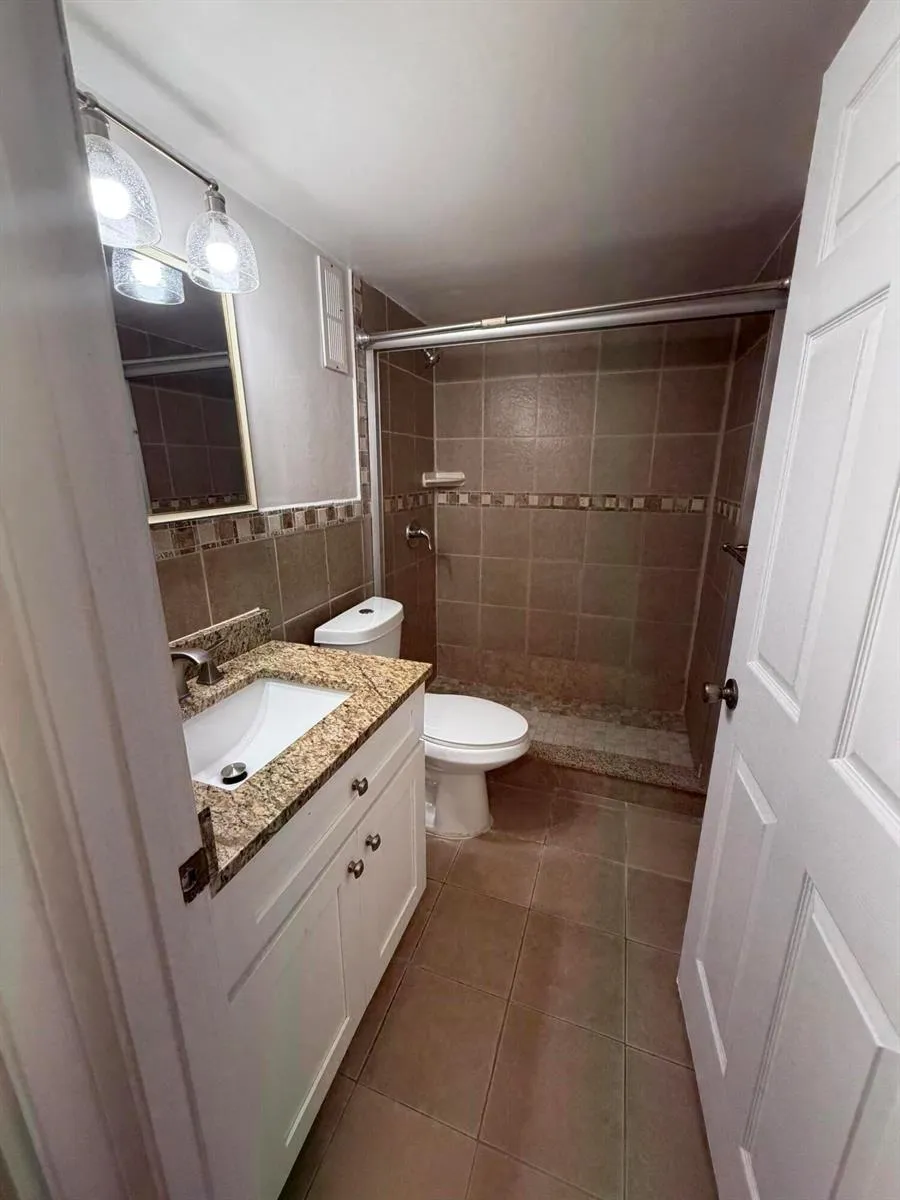 7710 NW 50th Street #304 Lauderhill, FL 33351