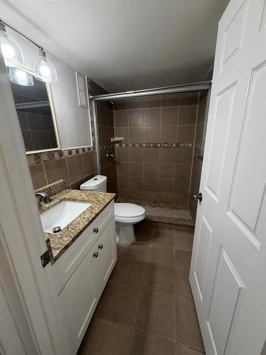 7710 NW 50th Street #304 Lauderhill, FL 33351