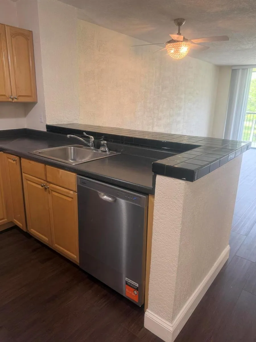 7710 NW 50th Street #304 Lauderhill, FL 33351