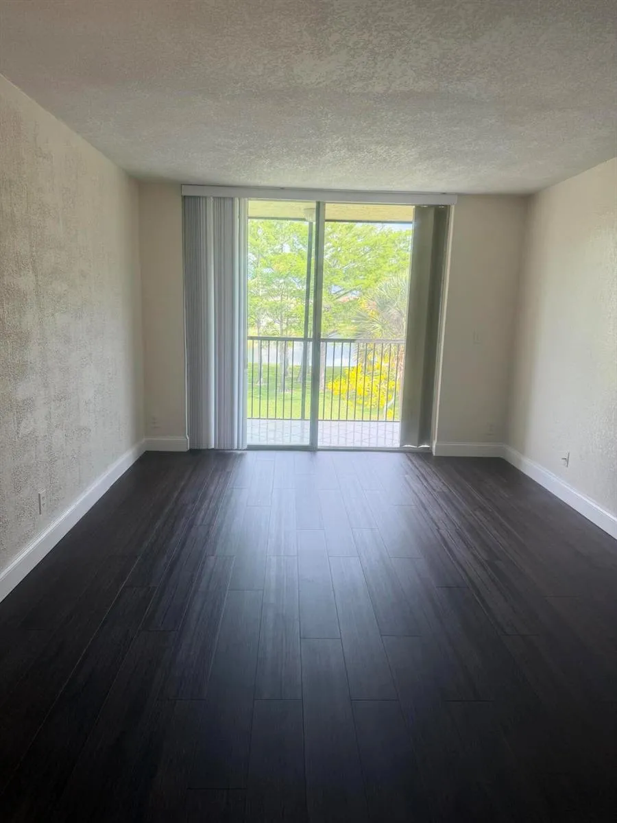7710 NW 50th Street #304 Lauderhill, FL 33351