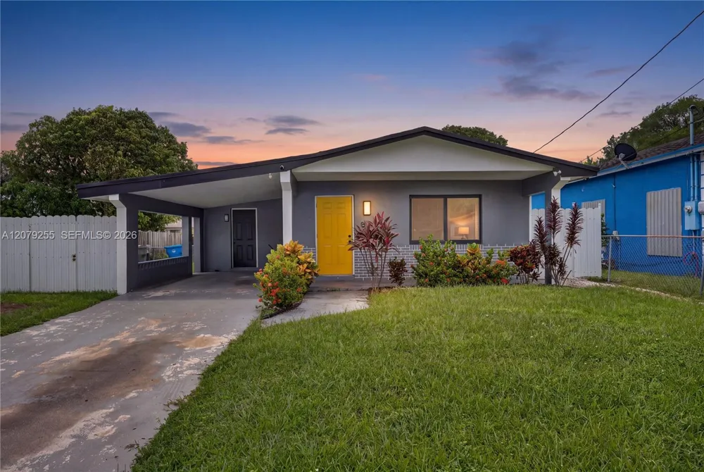 5724 SW 18th St West Park, FL 33023