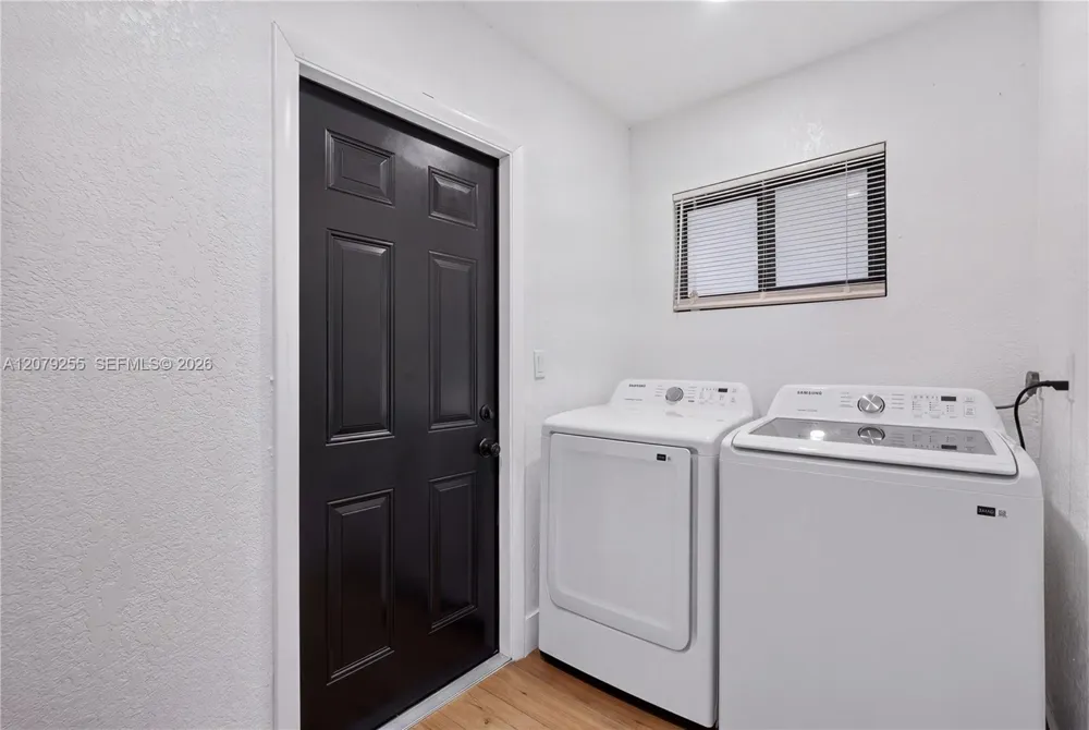 5724 SW 18th St West Park, FL 33023