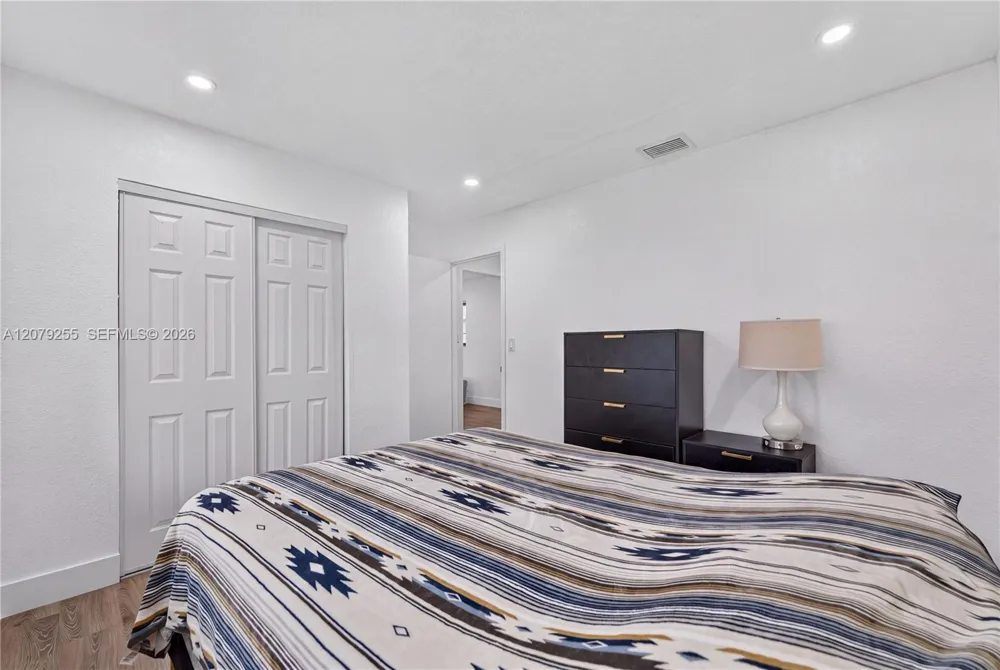 5724 SW 18th St West Park, FL 33023