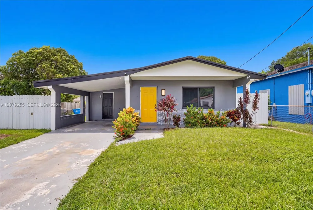 5724 SW 18th St West Park, FL 33023