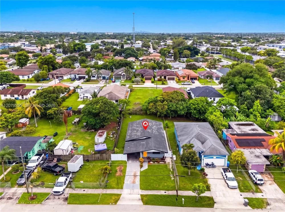 5724 SW 18th St West Park, FL 33023