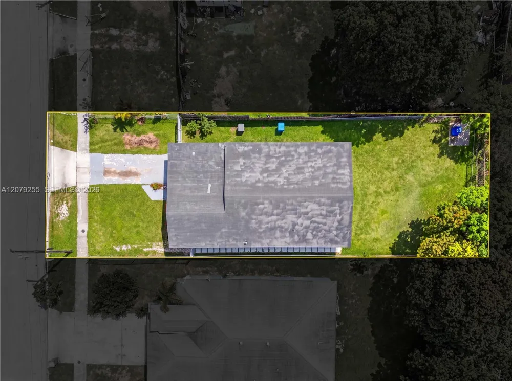 5724 SW 18th St West Park, FL 33023