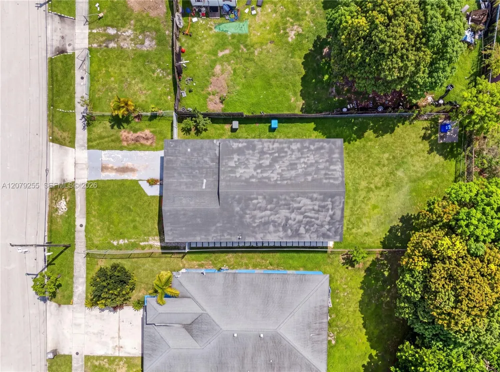 5724 SW 18th St West Park, FL 33023