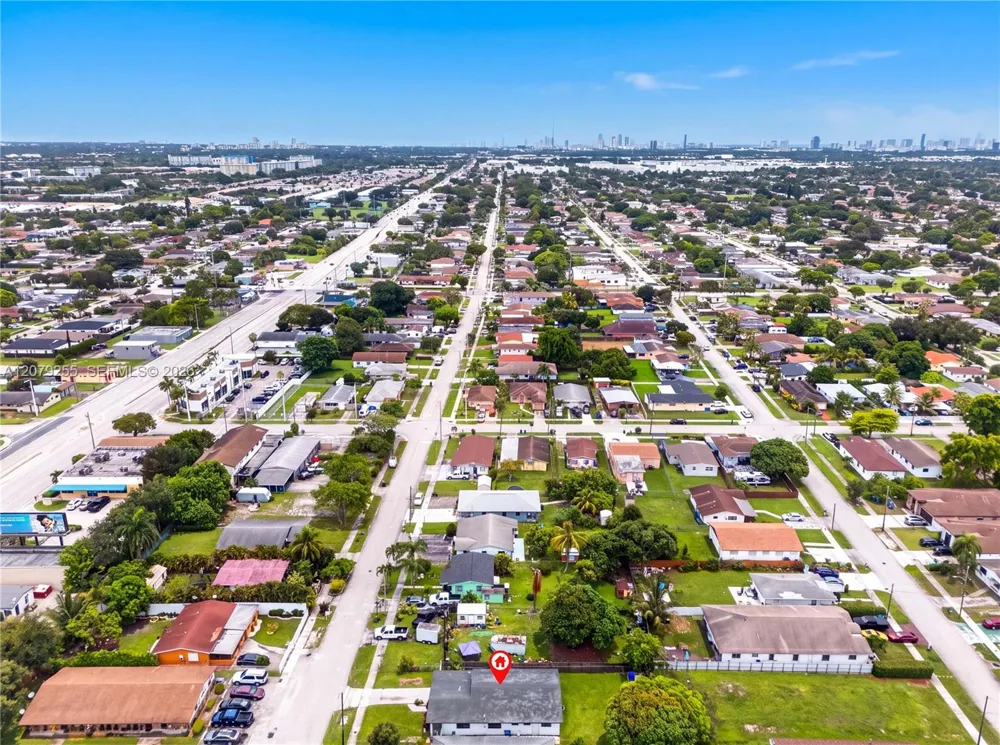 5724 SW 18th St West Park, FL 33023