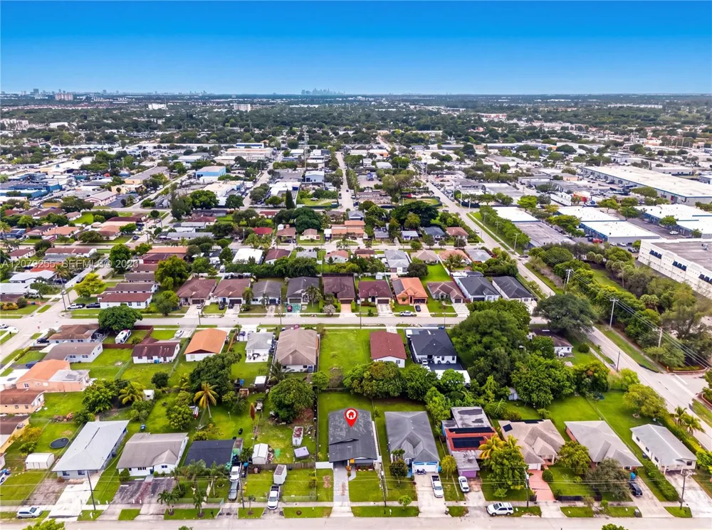 5724 SW 18th St West Park, FL 33023